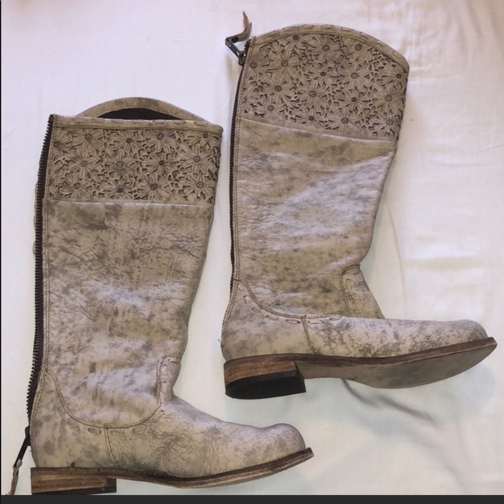 BUCKLE LEATHER BOOTS